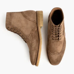 Wingtip | Caramel Suede -Thursday Boots 1024x1024 Men Wingtip CaramelSuede 101622 Flatlay