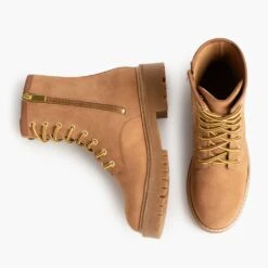 Combat | Tan Nubuck -Thursday Boots 1024x1024 Women Combat TanNubuck 111924 Flatlay1