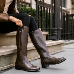 Crown | Dark Brown 17 Crown | Dark Brown -Thursday Boots 1024x1024 Women Crown DarkBrown 040423 1