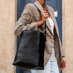 Bucket Bag | Black & Gold -Thursday Boots 1024x1024 Womens BucketBag BlackGold 091324 1 58e64c90 ce00 4eca 8c80 ed9c7c3cffee